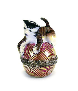 Limoges box cat on ball of yarn